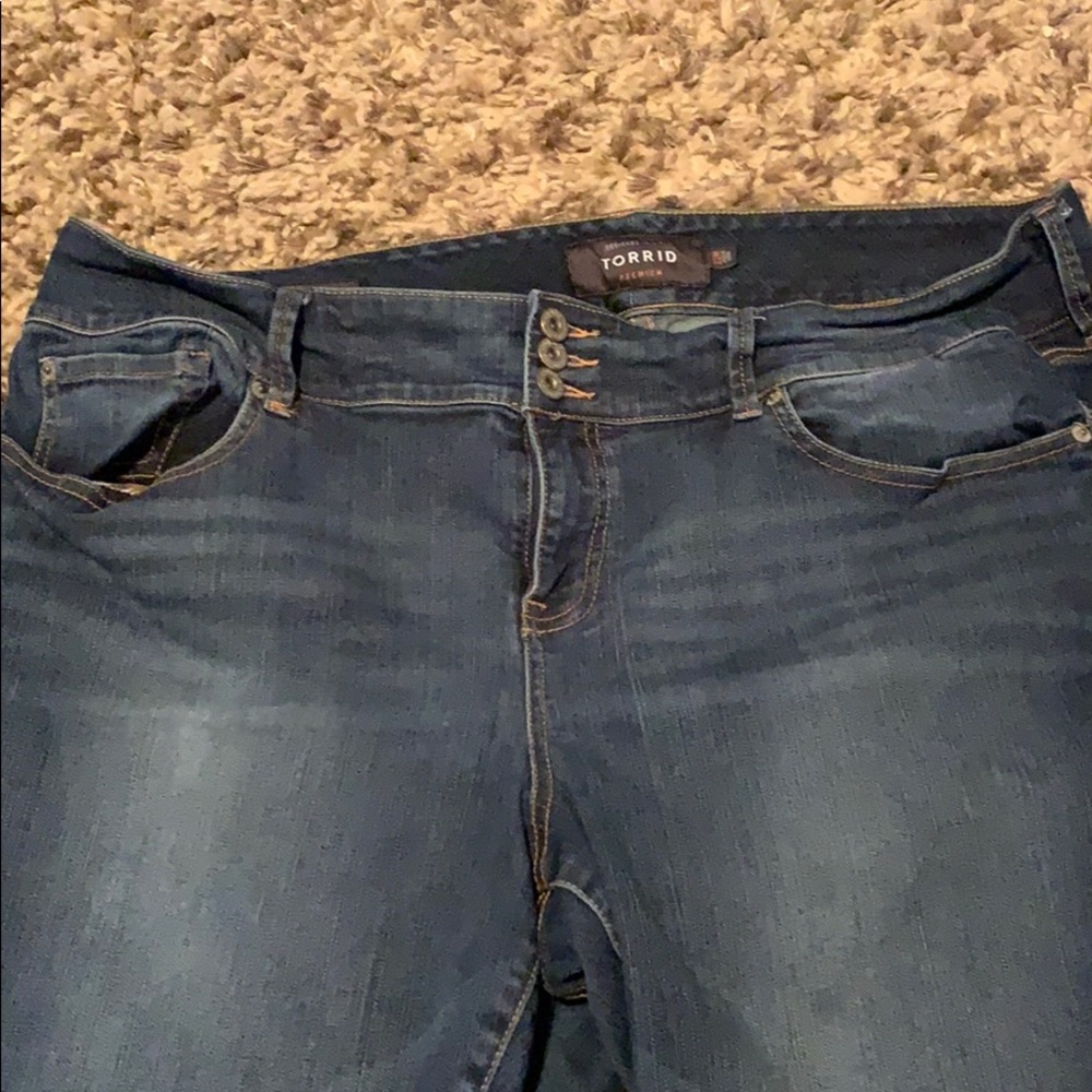 Torrid dark wash capris